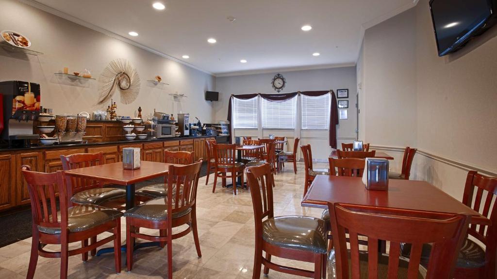 Best Western Limestone Inn and Suites Main image 2